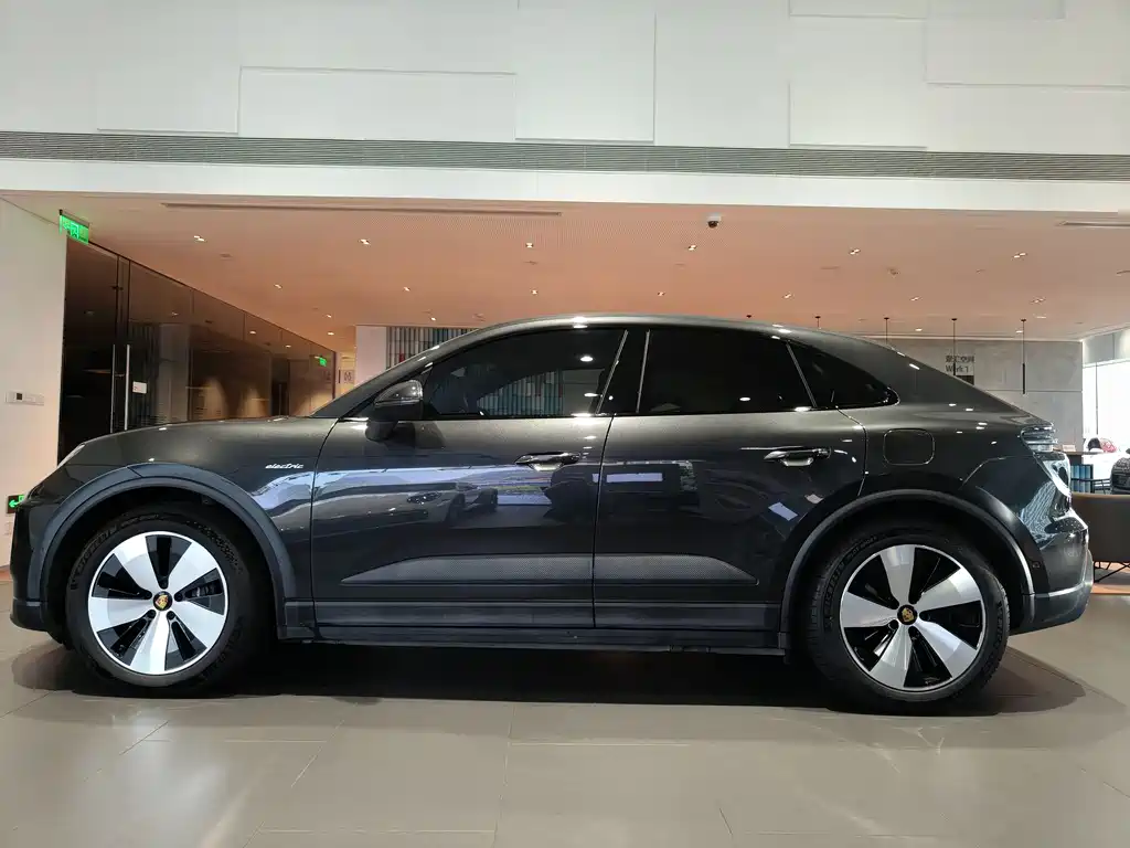 Porsche Macan EV 2025 — фото 10
