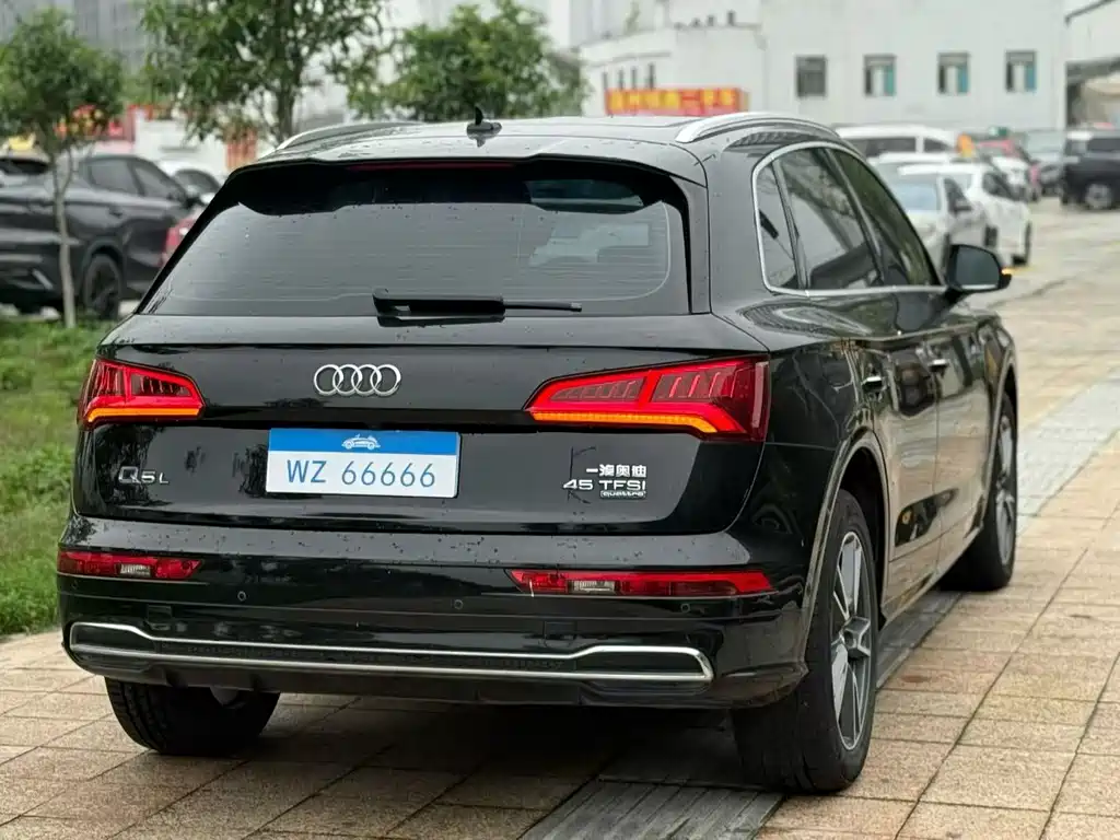 Audi Q5L 2020 — фото 9