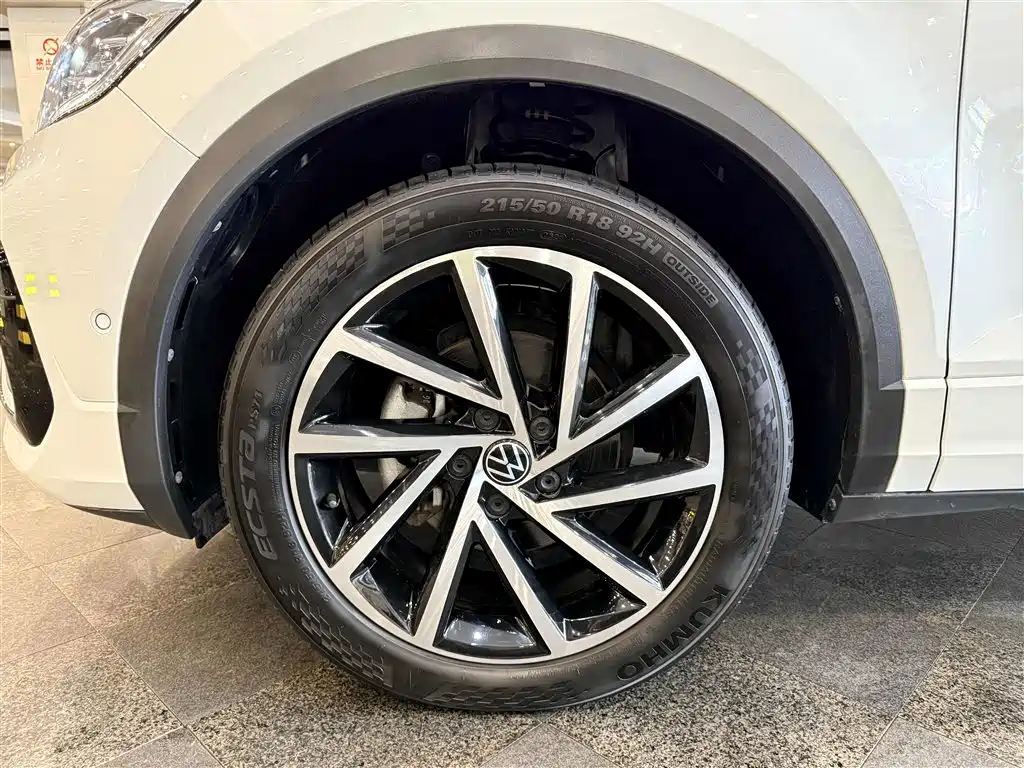 Volkswagen T-Roc 2023 — фото 15