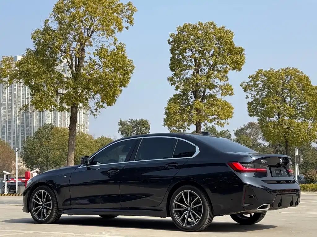 BMW 3 Series 2025 — фото 13