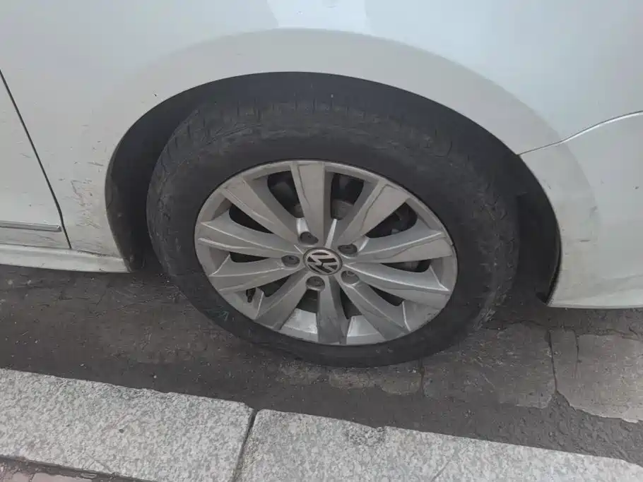 Volkswagen Sagitar 2015