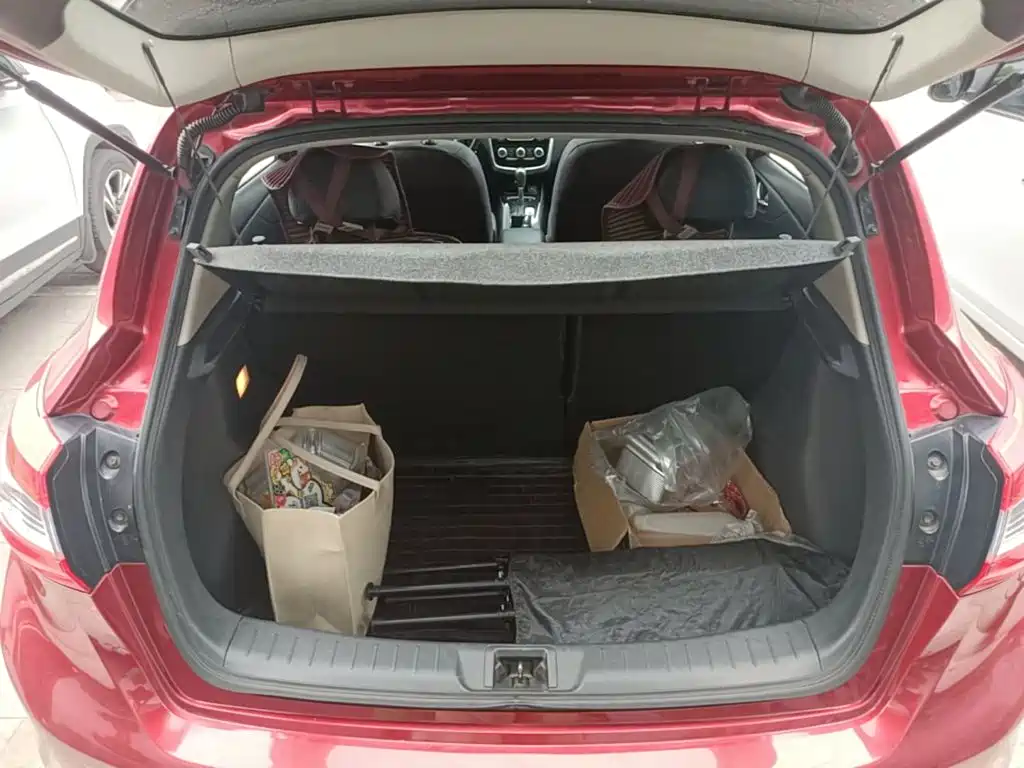 Nissan Tiida 2017 — фото 19