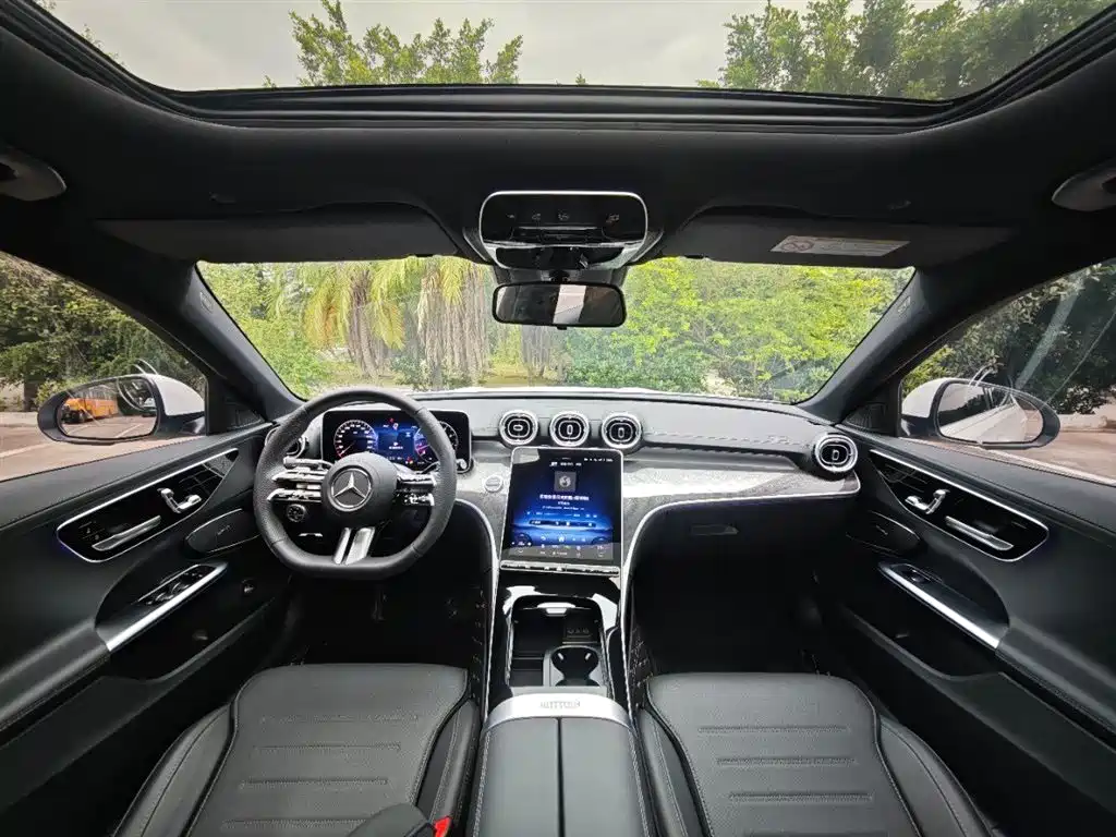 Mercedes-Benz C-Class 2025