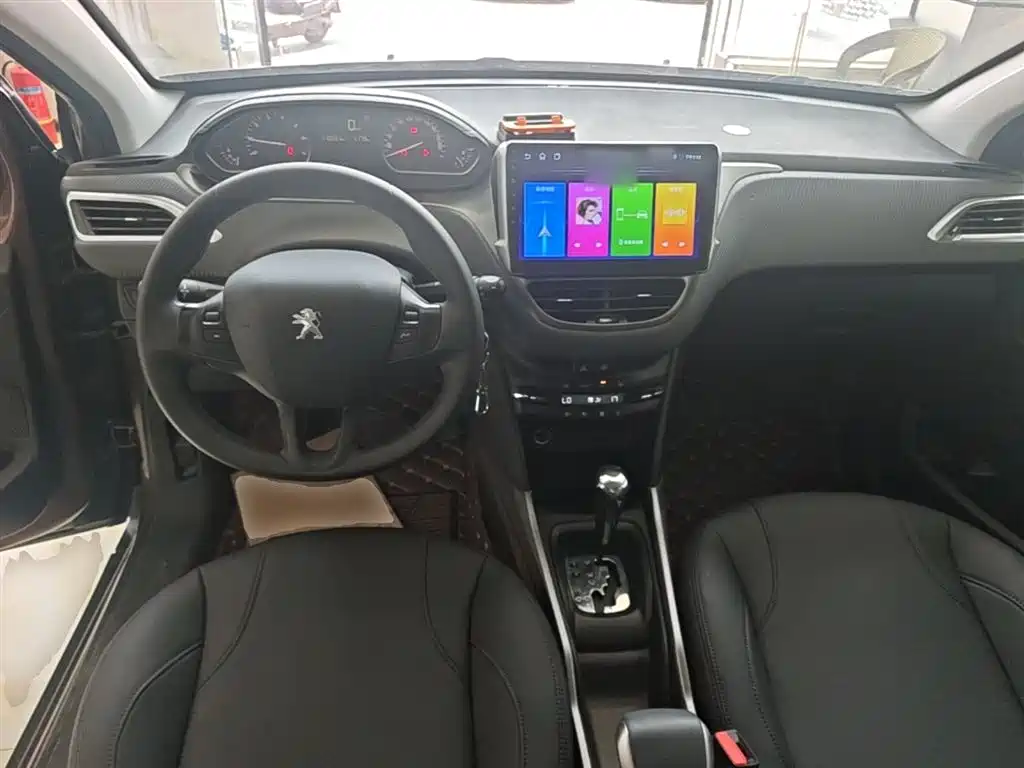 Peugeot 2008 2014 — фото 10