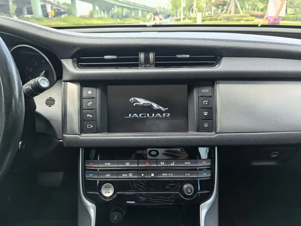 Jaguar XFL 2018 — фото 13