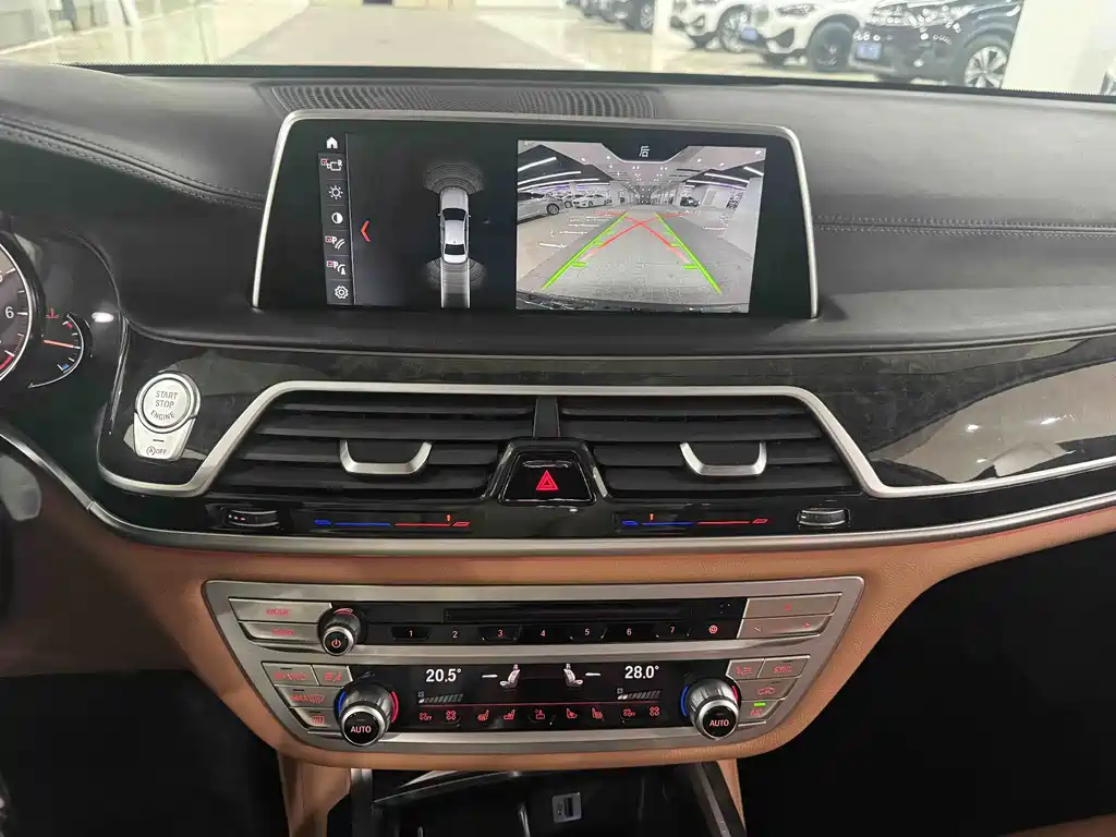 BMW 7 Series 2017 — фото 13