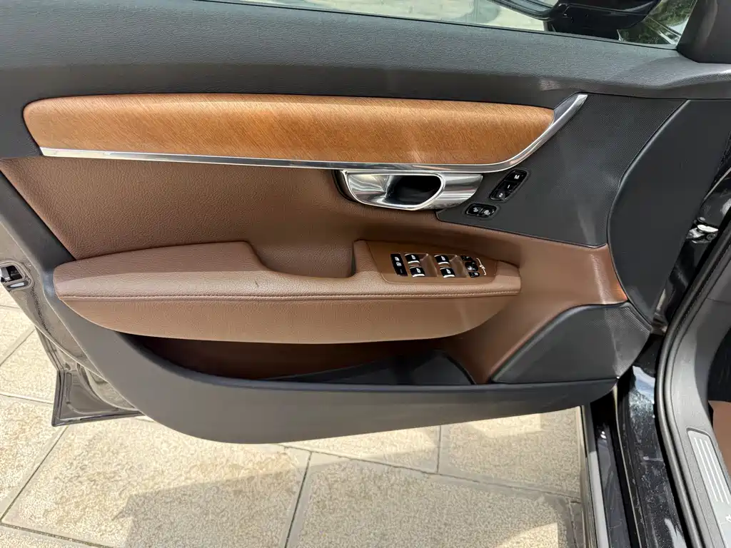 Volvo S90 2018 — фото 17