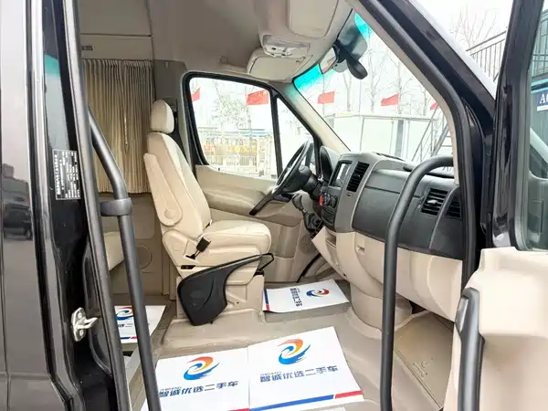 Mercedes-Benz Sprinter 2013
