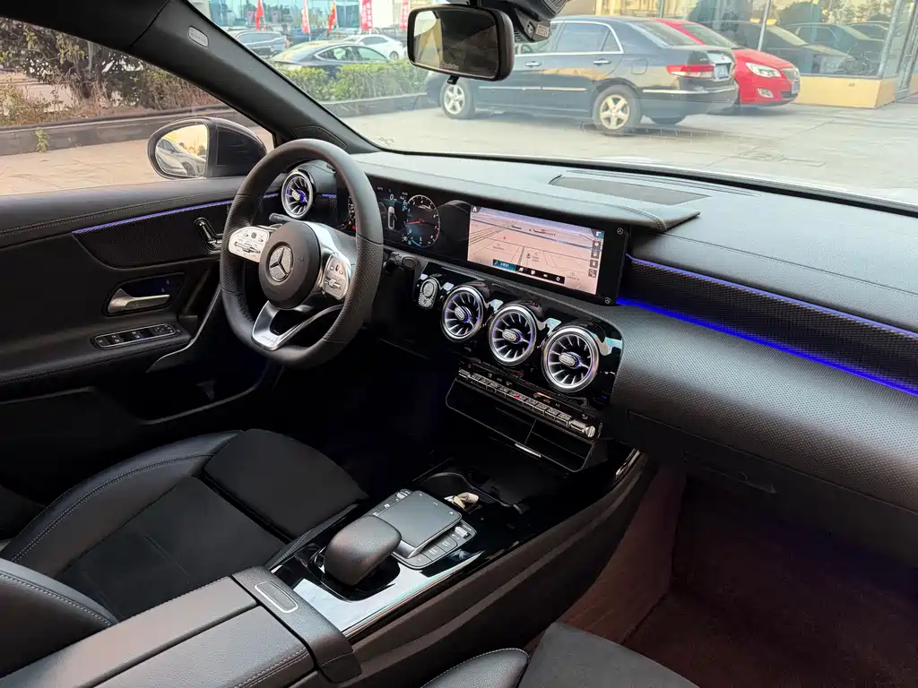 Mercedes-Benz A-Class 2023 — фото 14