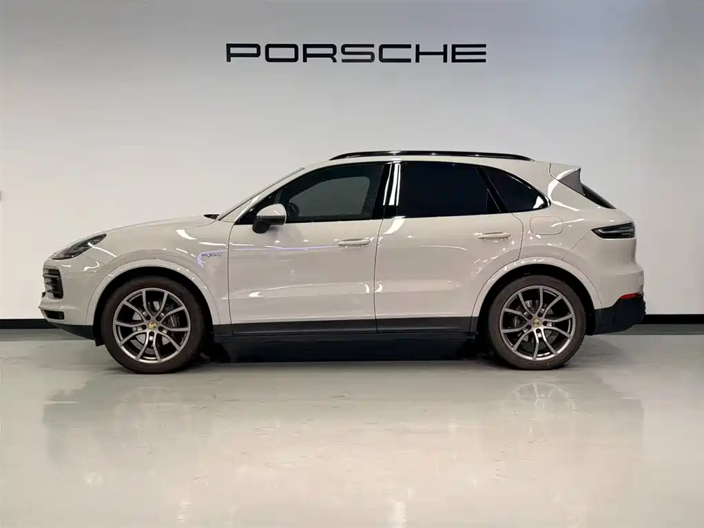 Porsche Cayenne Hybrid 2022 — фото 7