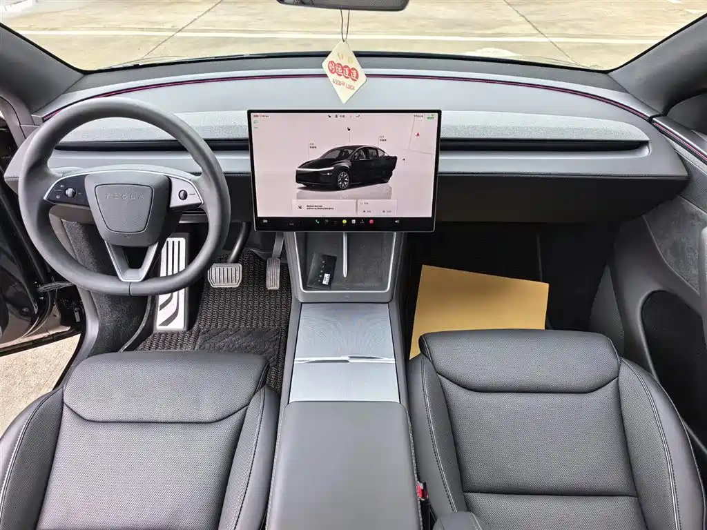 Tesla Model Y L 2025