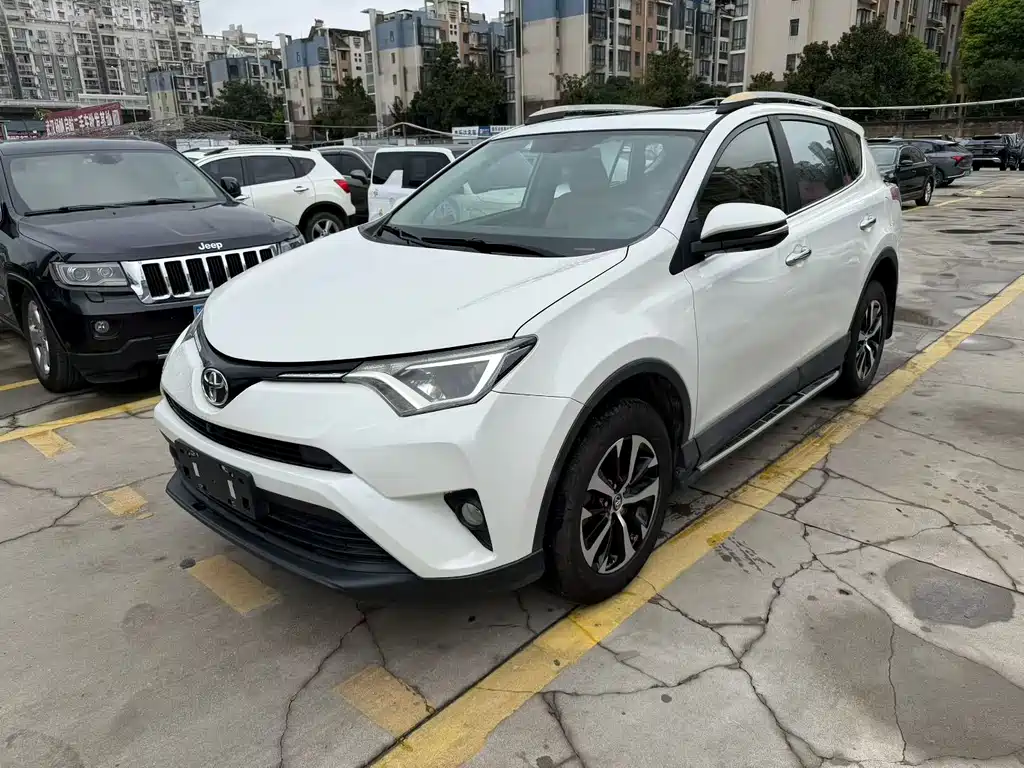 Toyota RAV4 2018 — фото 1