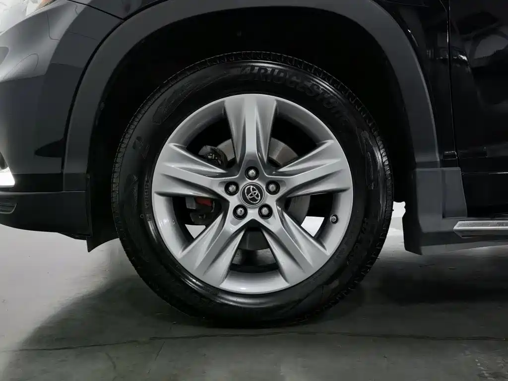 Toyota Highlander 2018 — фото 17