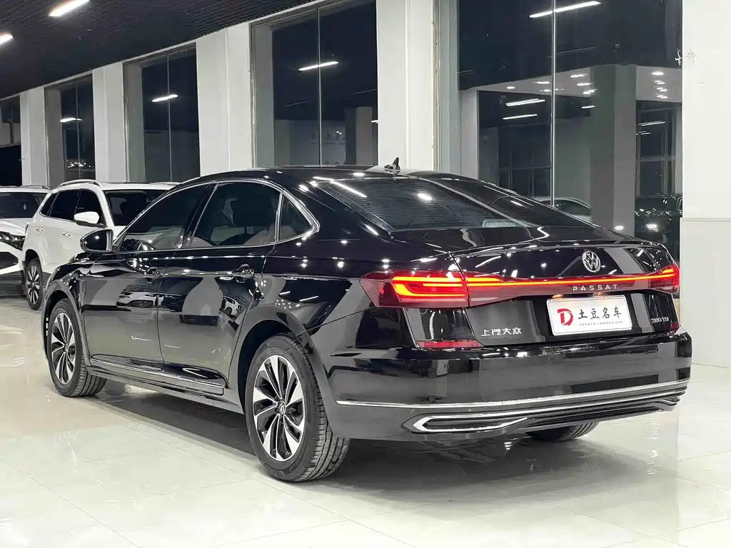 Volkswagen Passat 2023 — фото 4