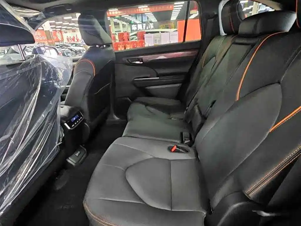 Toyota Crown Kluger 2025 — фото 10