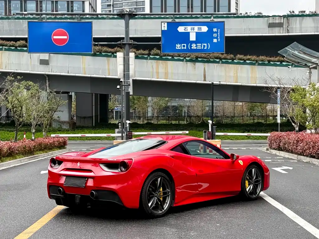 Ferrari 488 2017 — фото 8