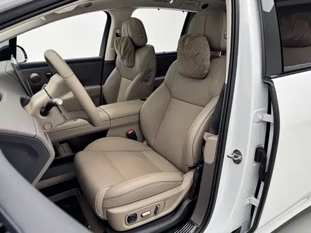 Li Auto i8 2025 — фото 11