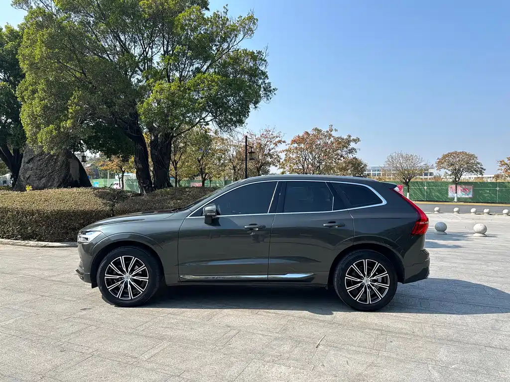 Volvo XC60 2021 — фото 12