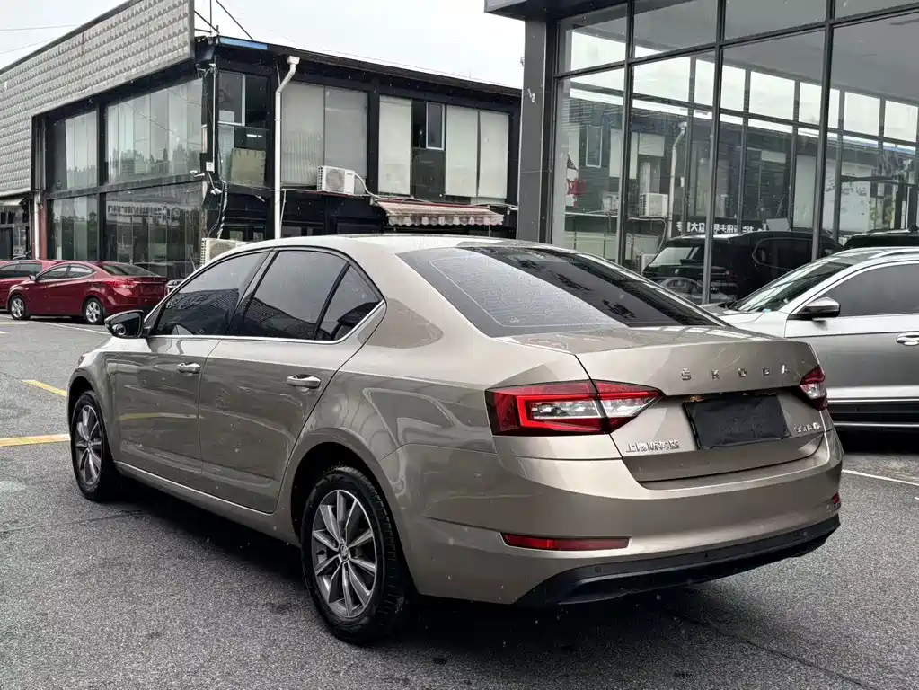 Skoda Octavia 2022 — фото 12