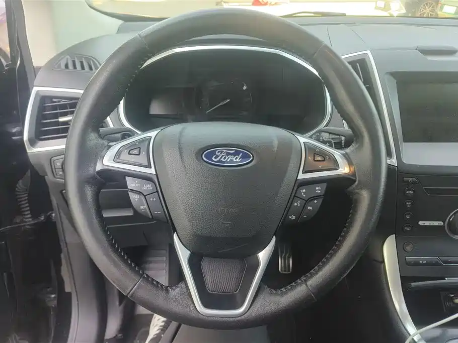 Ford Edge 2017 — фото 15