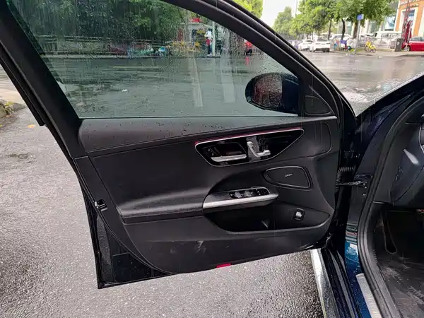Mercedes-Benz C-Class 2024