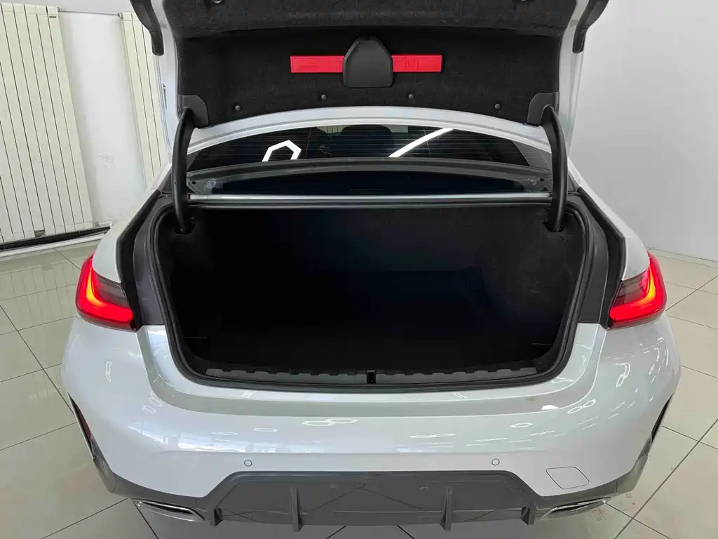 BMW 3 Series 2023 — фото 19
