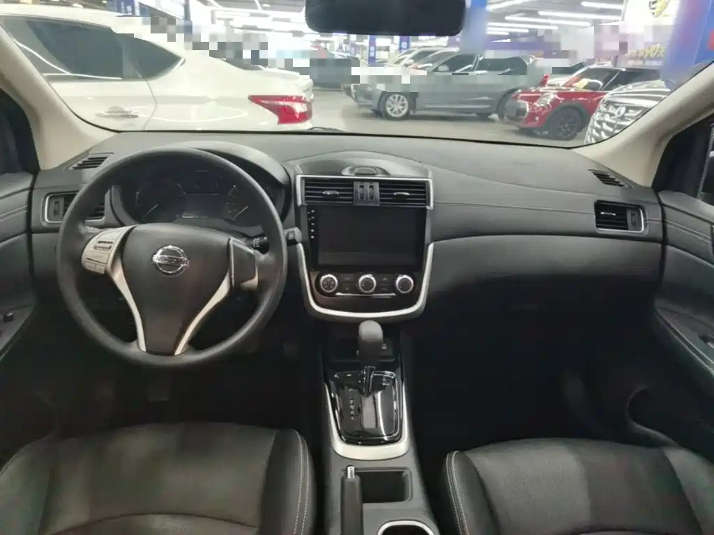 Nissan Tiida 2016 — фото 10
