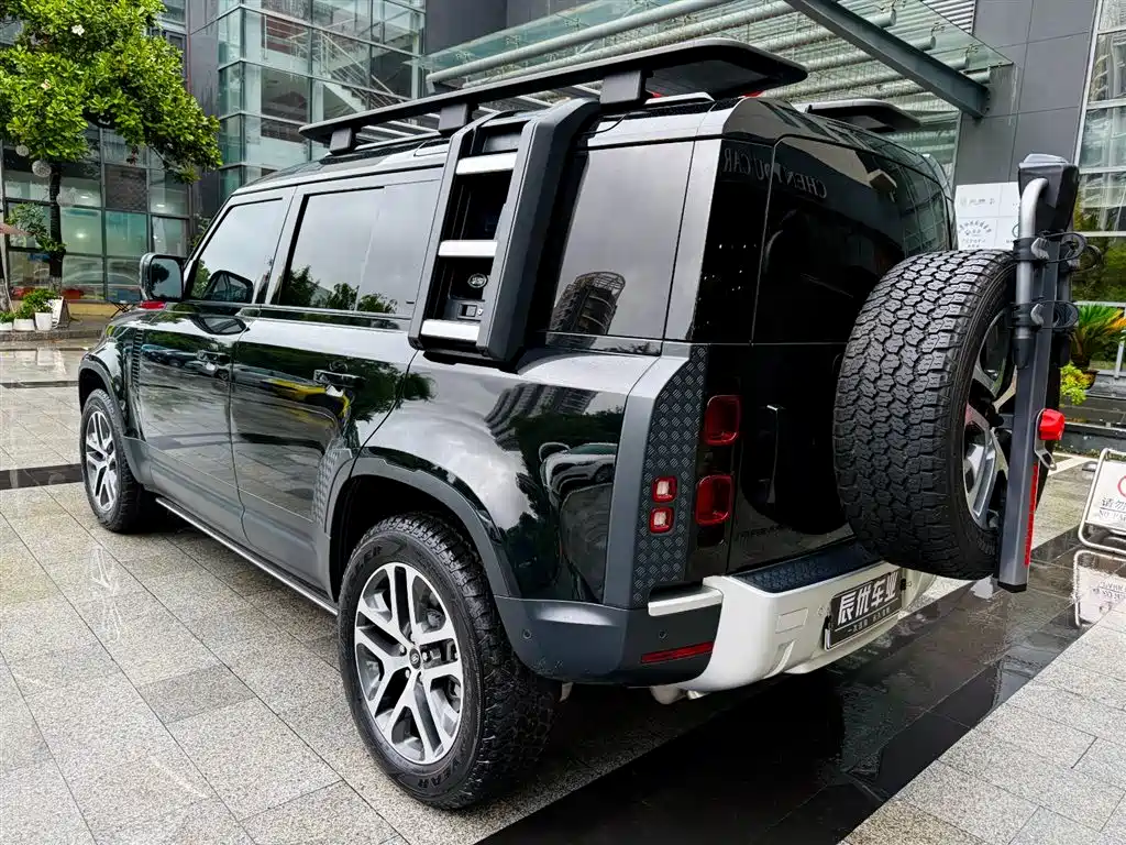 Land Rover Defender 2023 — фото 8
