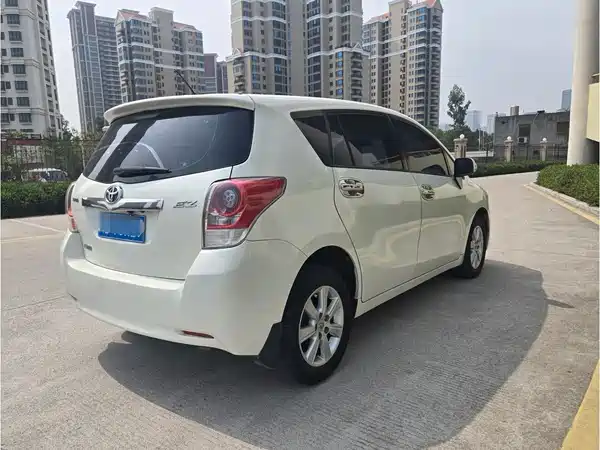 Toyota Yizhi 2011
