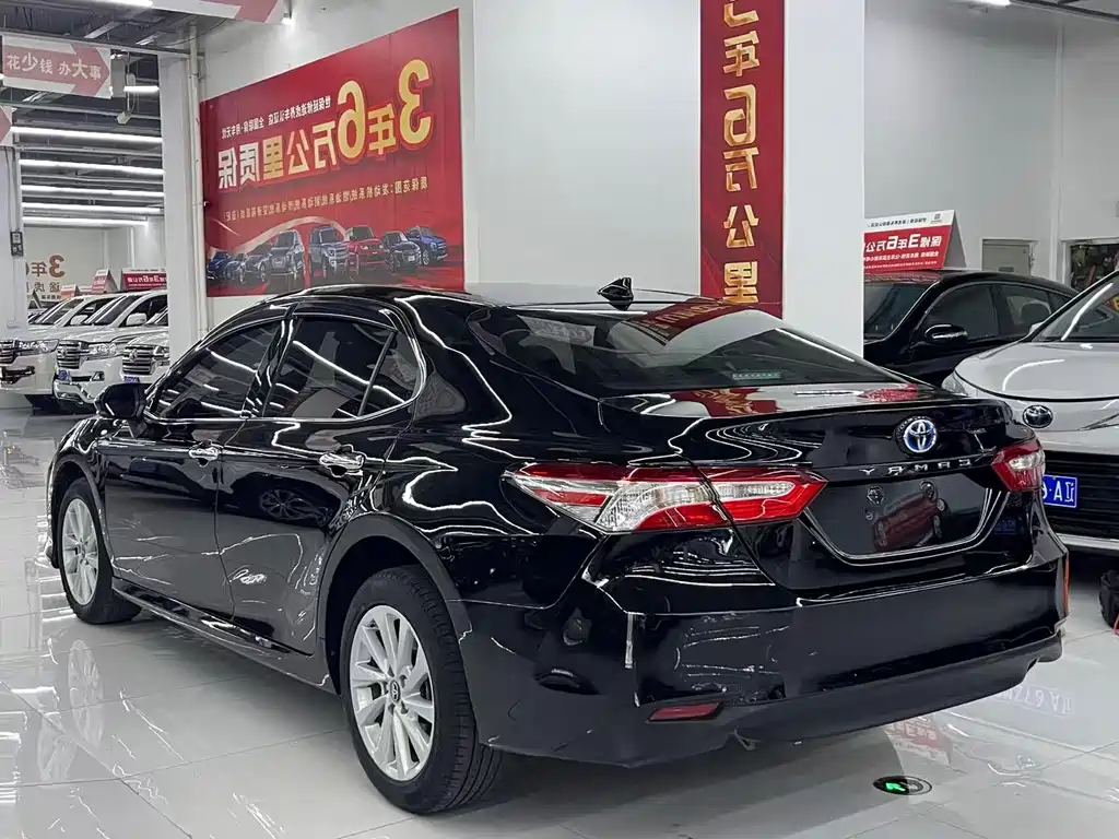 Toyota Camry 2023 — фото 7