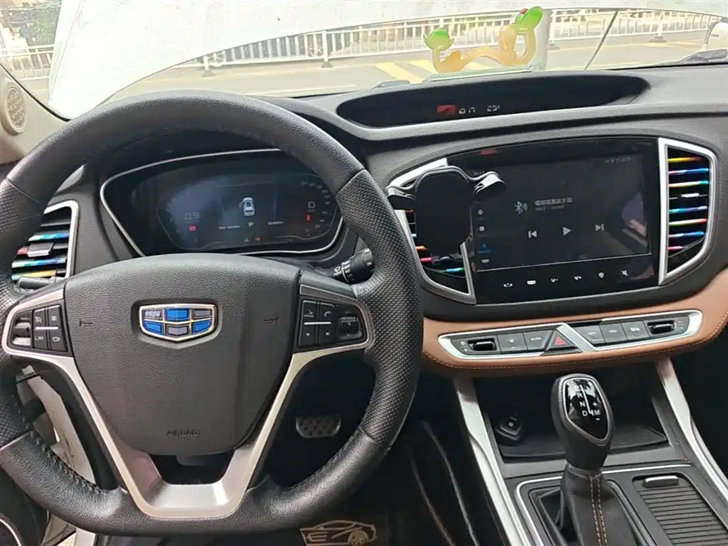 Geely Vision X6 2019 — фото 10