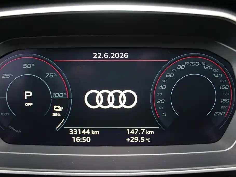 Audi Q4 e-tron 2024 — фото 11