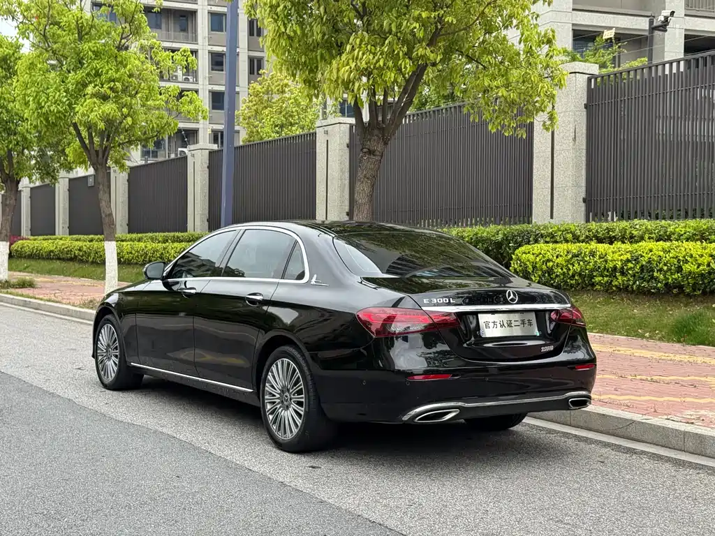 Mercedes-Benz E-Class 2022 — фото 10