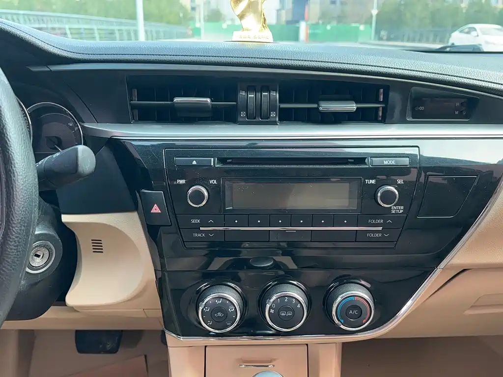 Toyota Corolla 2014 — фото 17