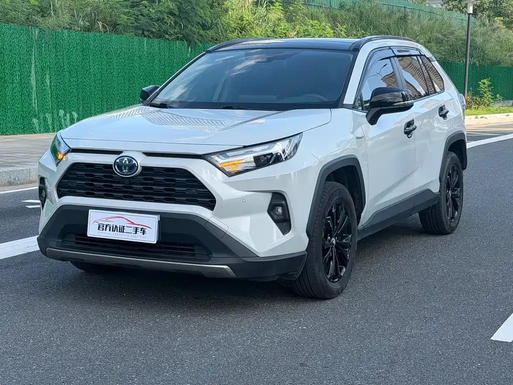 Toyota RAV4 2023 — фото 1