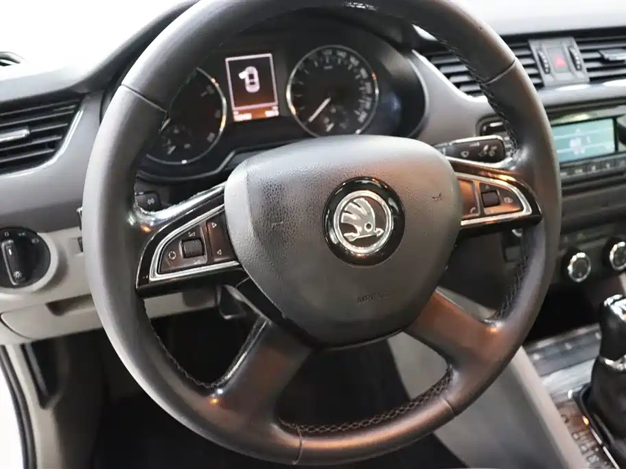 Skoda Octavia 2015 — фото 13
