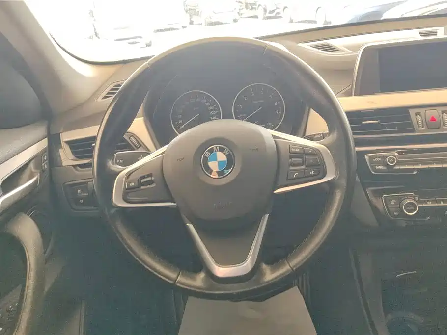 BMW X1 2018 — фото 15