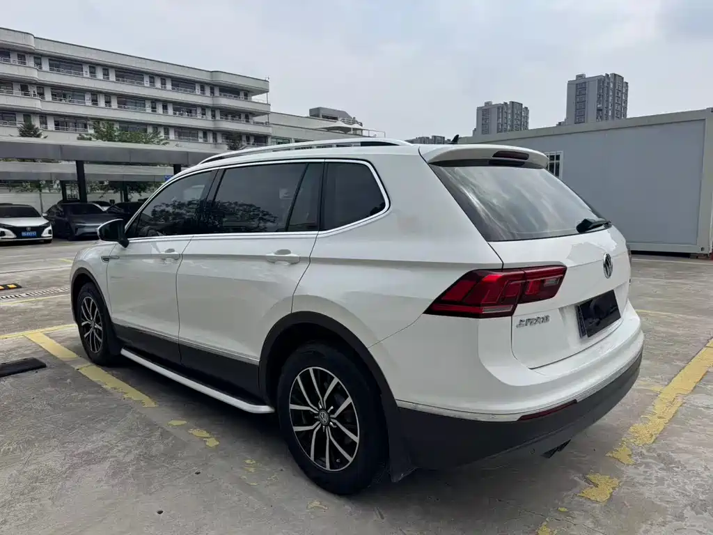 Volkswagen Tiguan L 2017 — фото 13