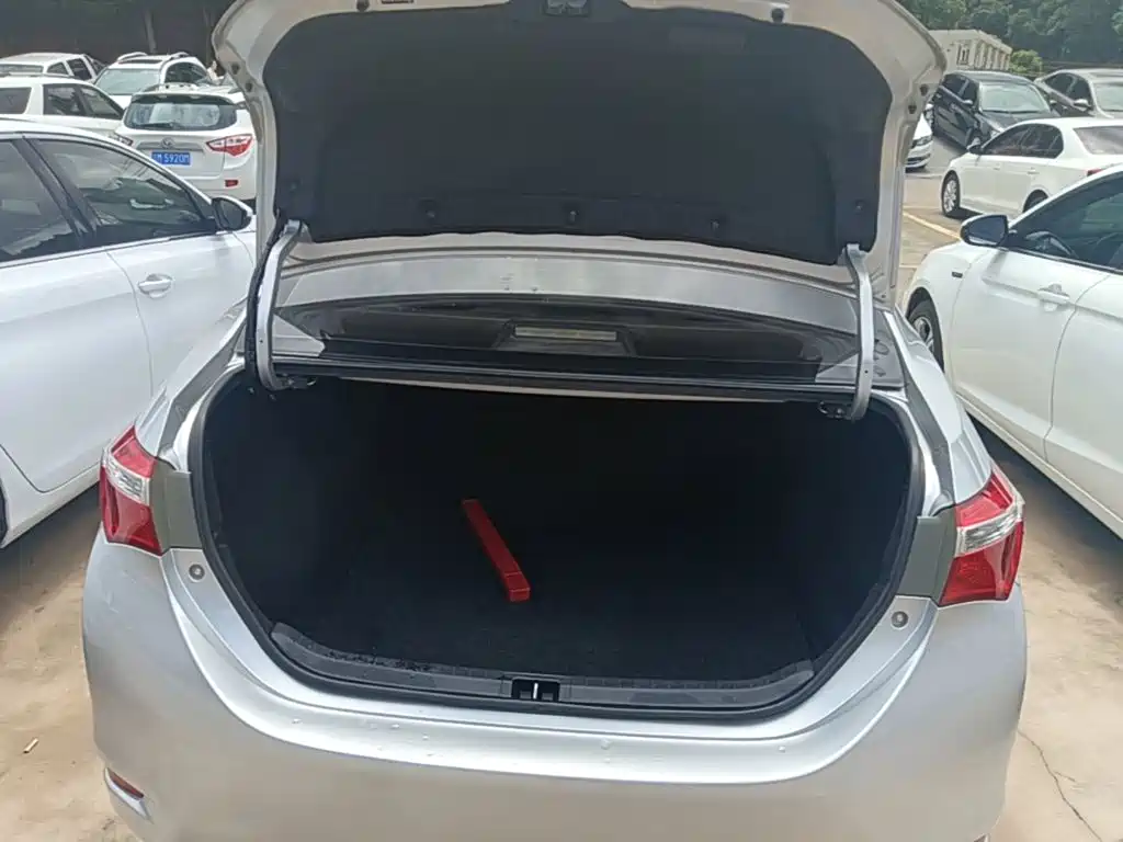 Toyota Corolla 2015 — фото 19