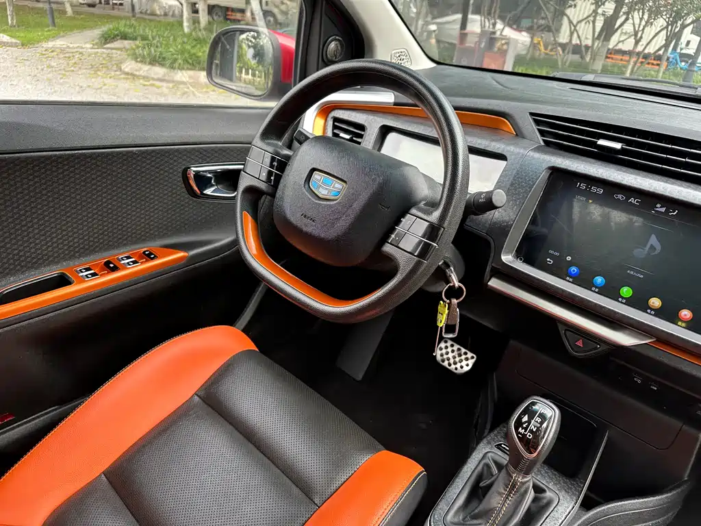 Geely Vision X1 2018 — фото 17