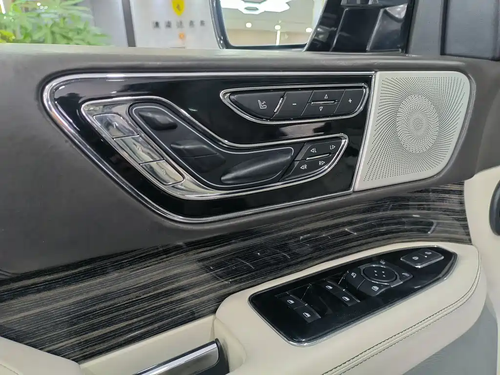 Lincoln Navigator 2019 — фото 10