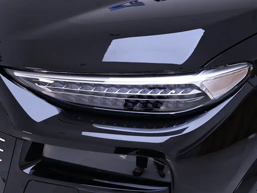 Audi Q6L e-tron 2025
