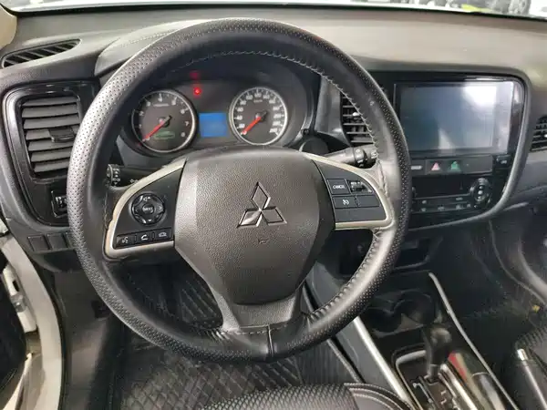 Mitsubishi Outlander 2021