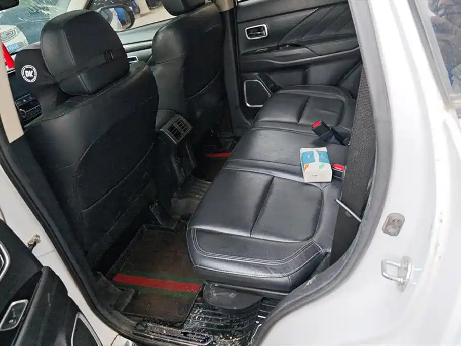 Mitsubishi Outlander 2019 — фото 11