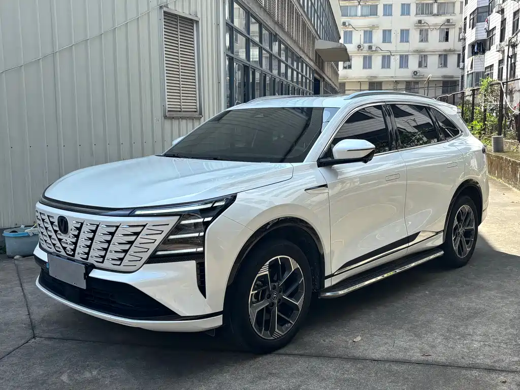 Changan CS75 PLUS 2025 — фото 1