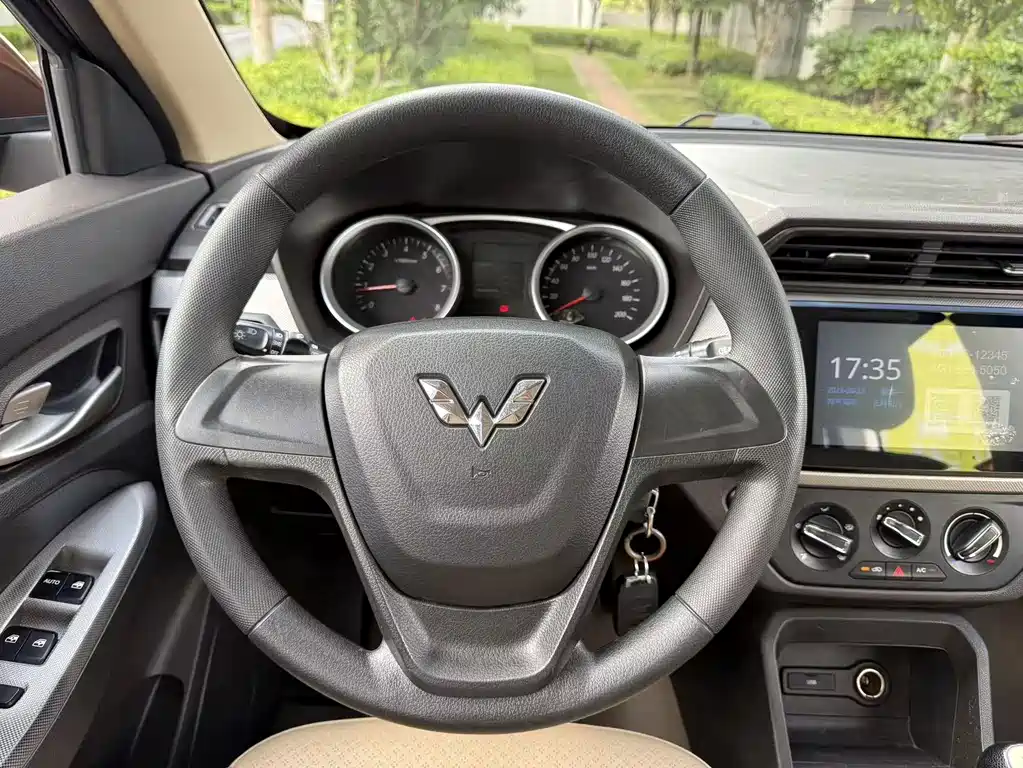 Wuling Hongguang 2019 — фото 14