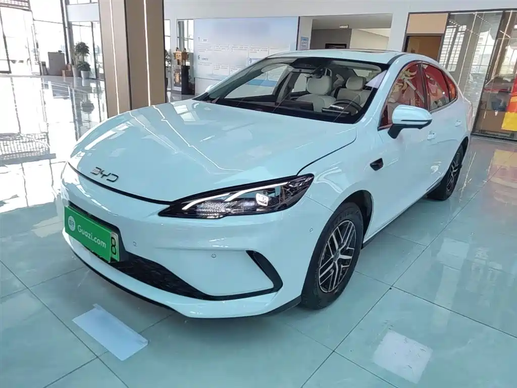 BYD Seal 05 DM-i 2025 — фото 2