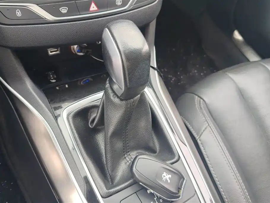 Peugeot 408 2015 — фото 16