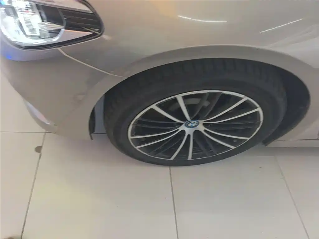 BMW 5 Series New Energy 2018 — фото 23