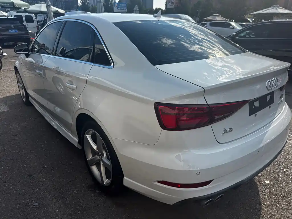Audi A3 2018 — фото 18